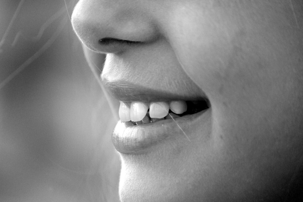 Sourire d'enfant. Dentition saine